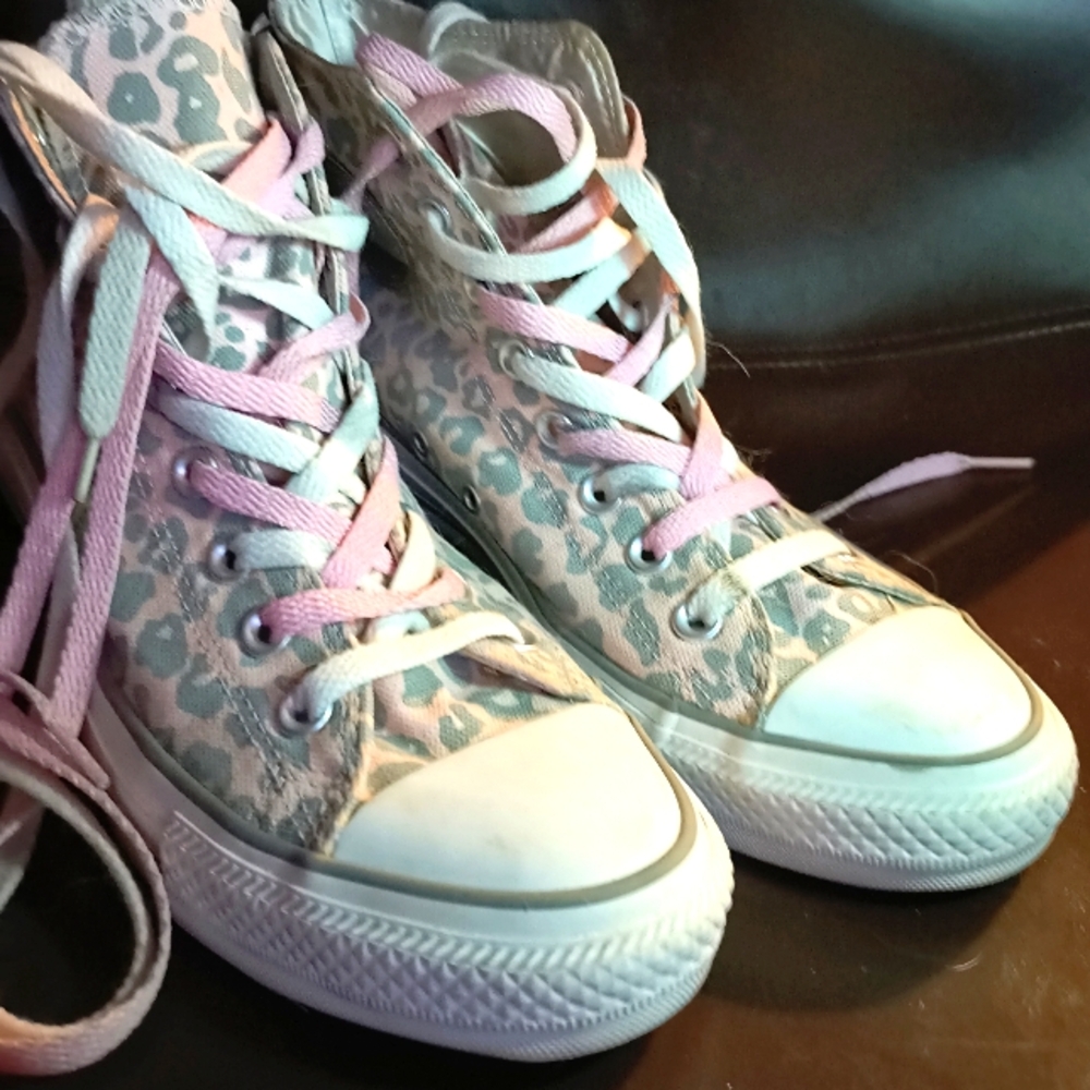Converse women's 10.